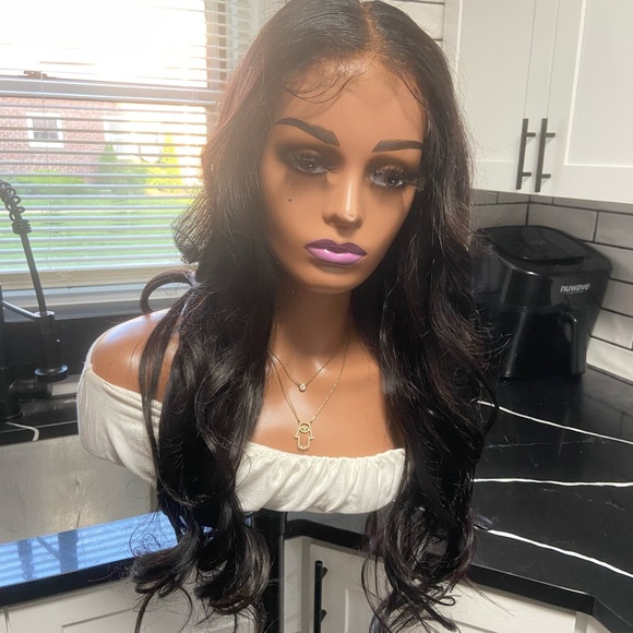 Human hair lace front wig - 28” in length: Peruvian Unit - Picture 5 of 8